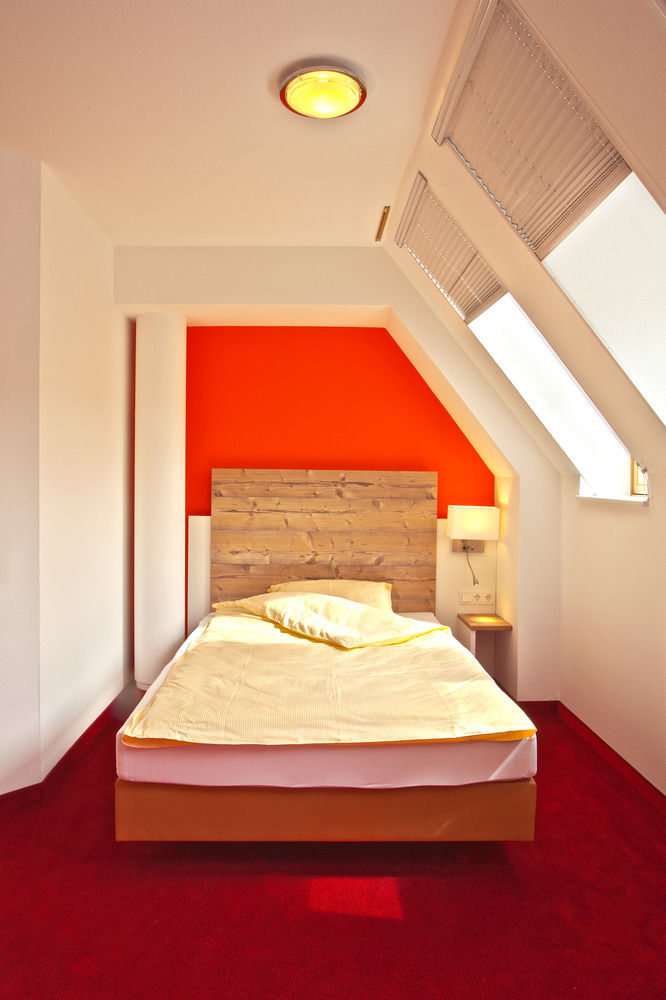 Sternplatz Hotel Эинген Экстерьер фото