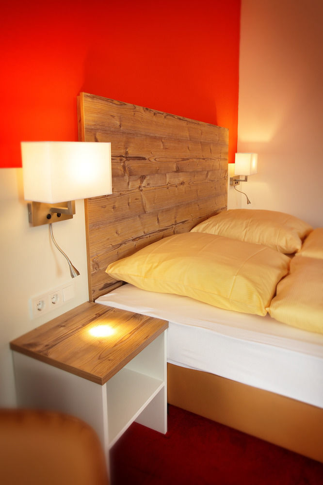 Sternplatz Hotel Эинген Экстерьер фото